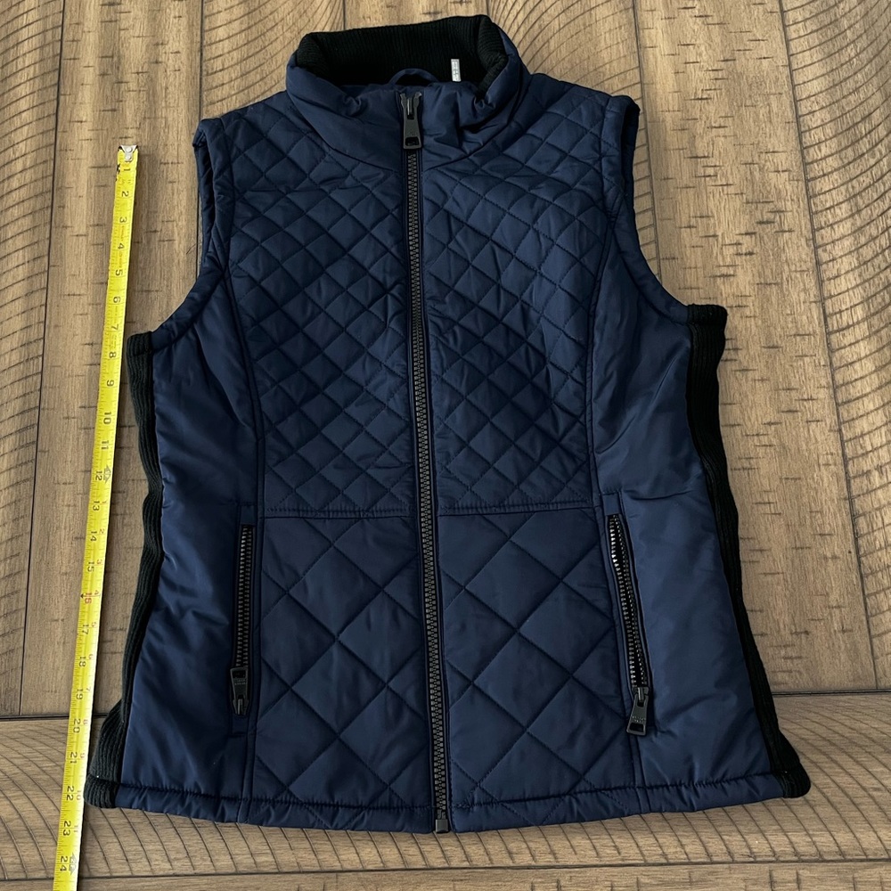 Andrew Marc Navy Quilted Vest. Medium